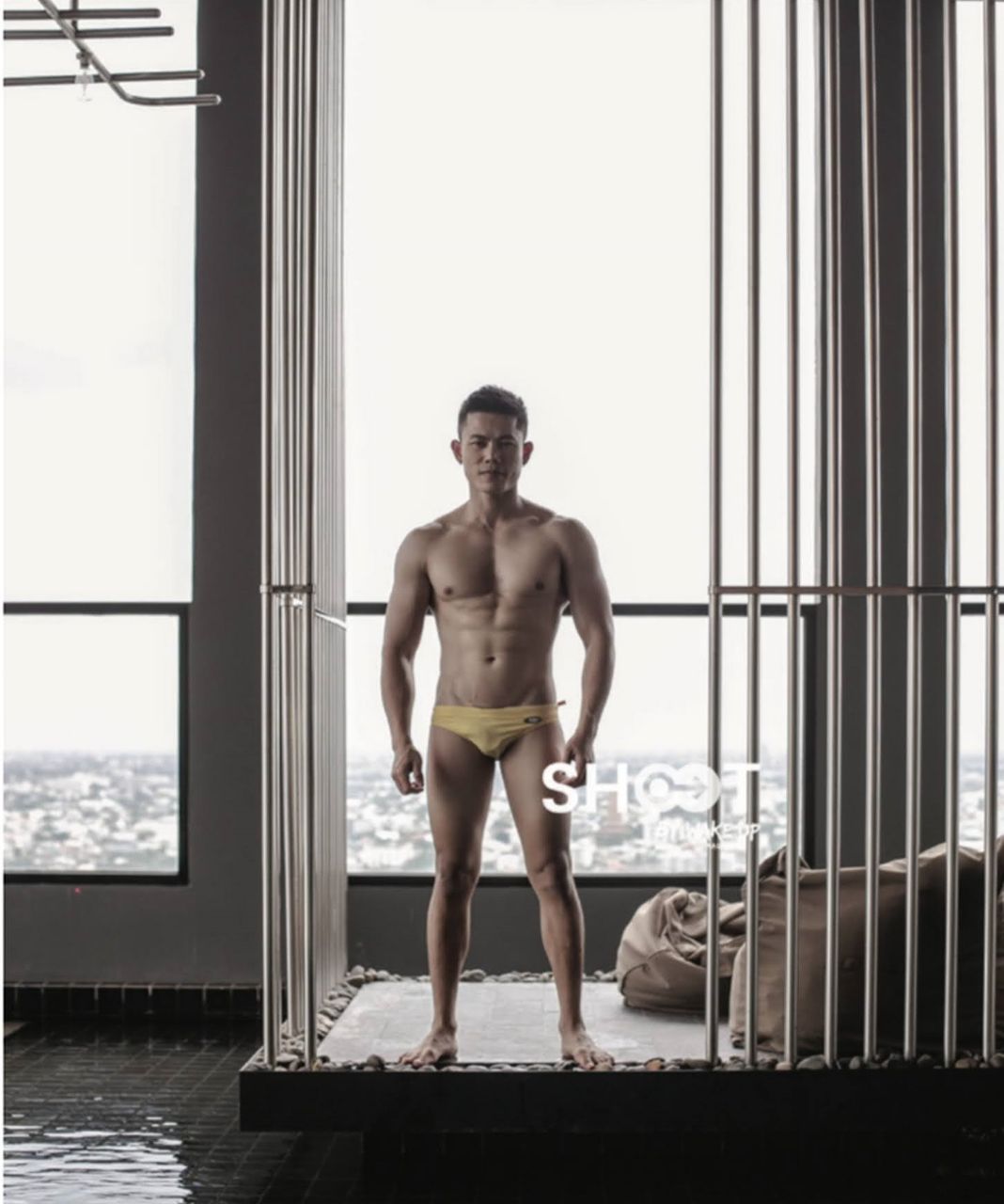 หนุ่มหล่อขึ้นปก 1025.3