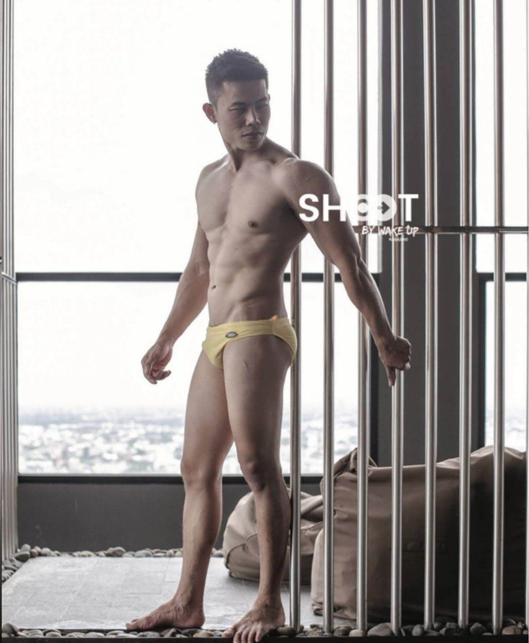 หนุ่มหล่อขึ้นปก 1025.3