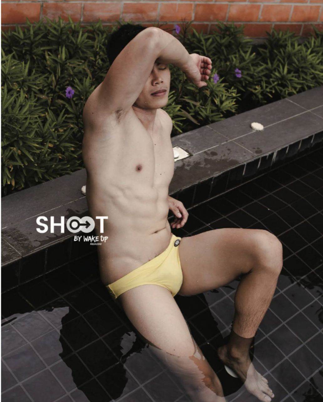 หนุ่มหล่อขึ้นปก 1025.3