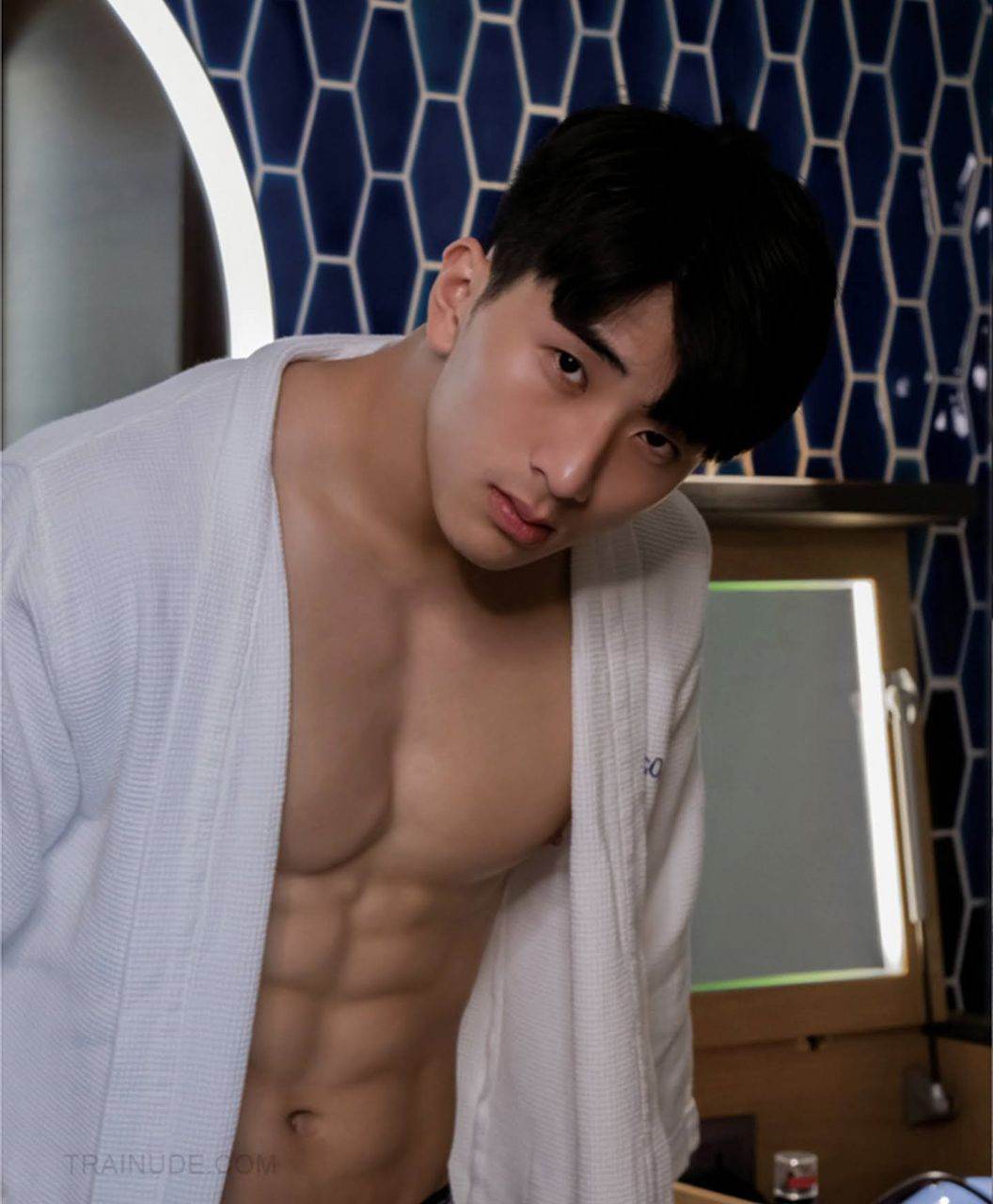 หนุ่มหล่อขึ้นปก 1027.3