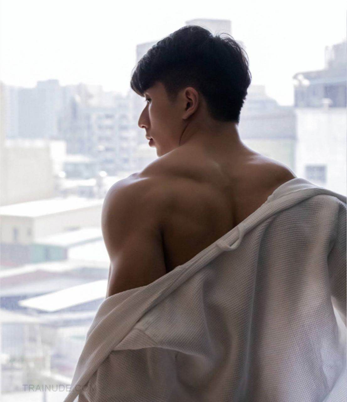 หนุ่มหล่อขึ้นปก 1027.3
