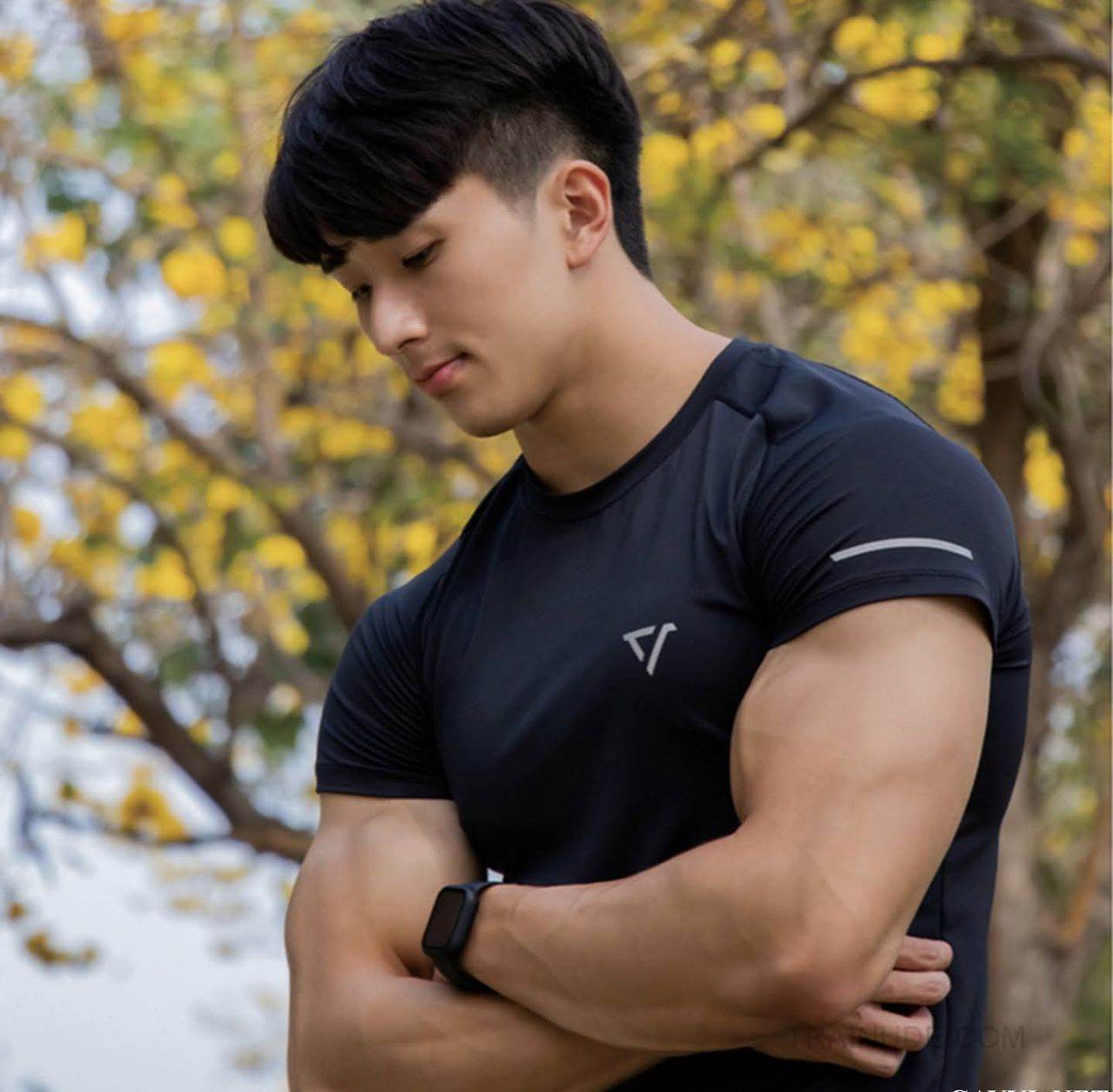 หนุ่มหล่อขึ้นปก 1027.3
