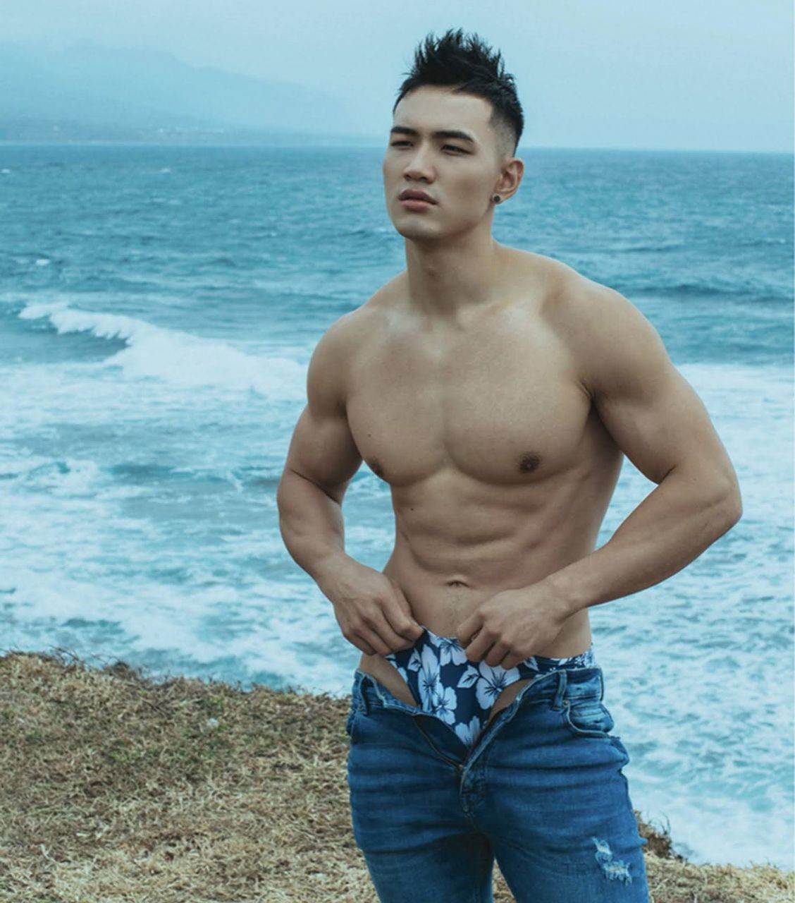 หนุ่มหล่อขึ้นปก 1028.3