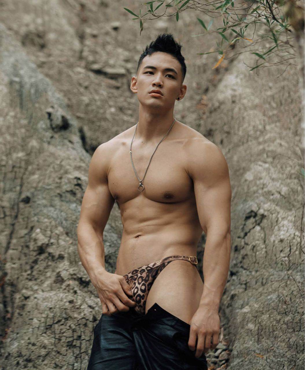 หนุ่มหล่อขึ้นปก 1028.3