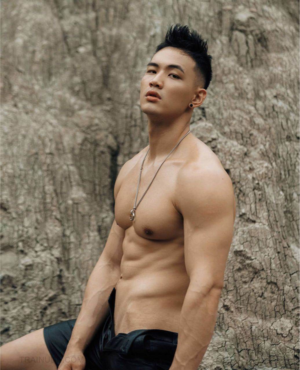 หนุ่มหล่อขึ้นปก 1028.3