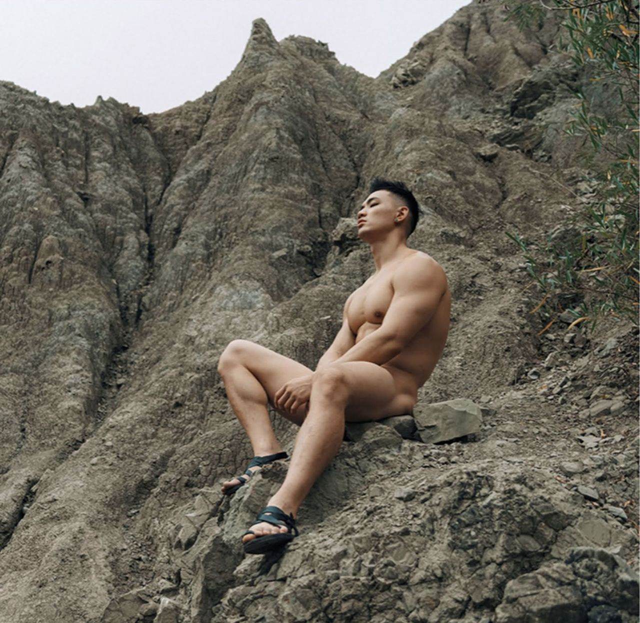 หนุ่มหล่อขึ้นปก 1028.3