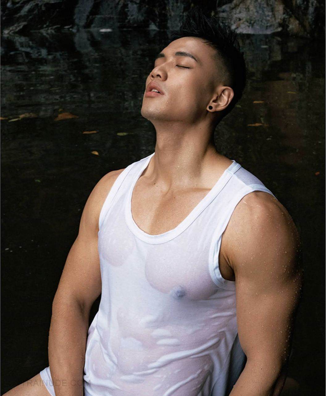 หนุ่มหล่อขึ้นปก 1028.3