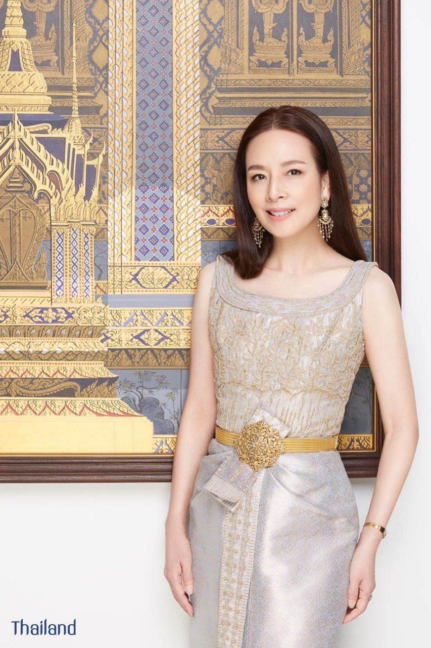 THAI DRESS, ชุดไทย: THAI NATIONAL COSTUME | THAILAND 🇹🇭