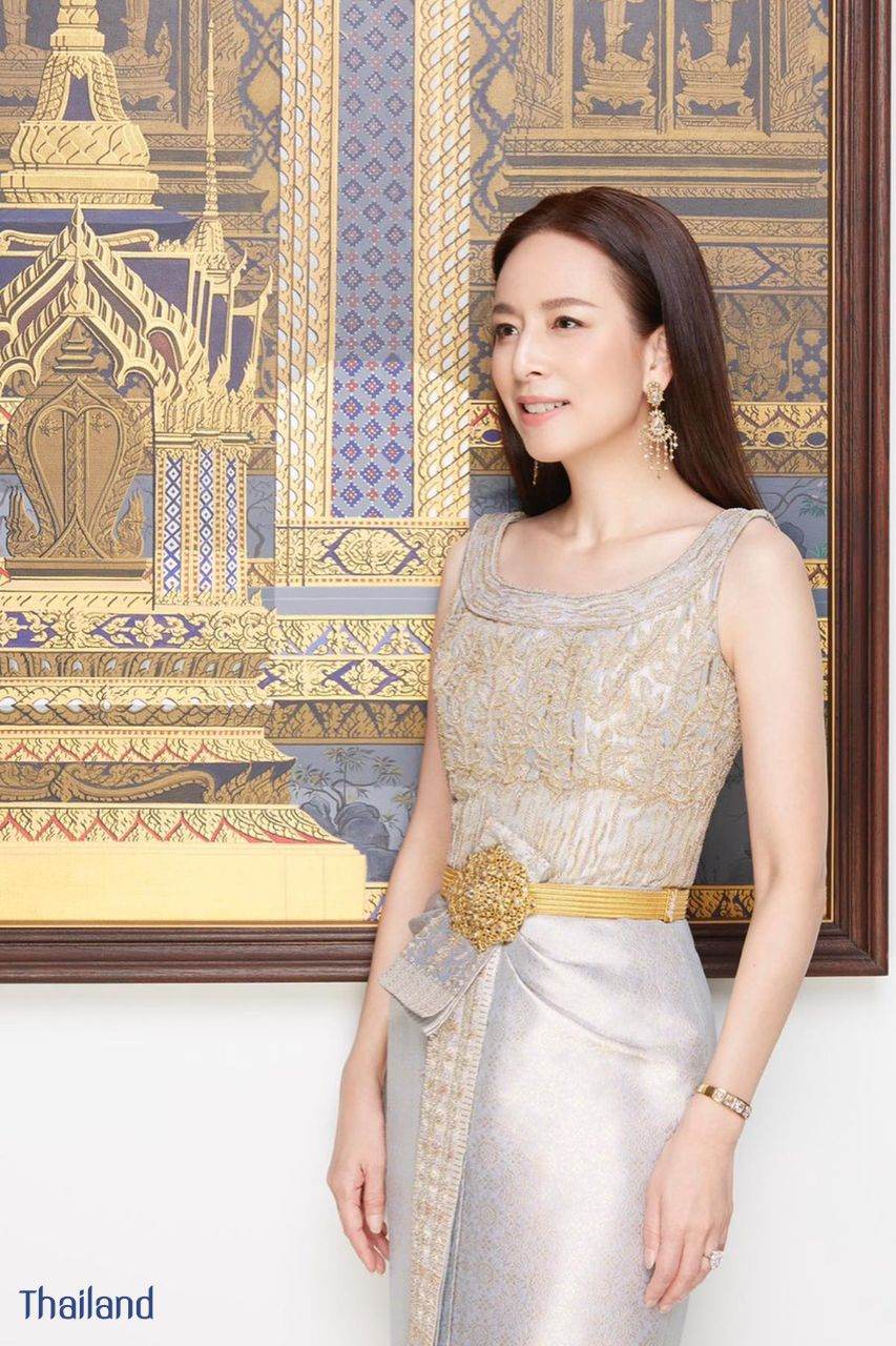THAI DRESS, ชุดไทย: THAI NATIONAL COSTUME | THAILAND 🇹🇭