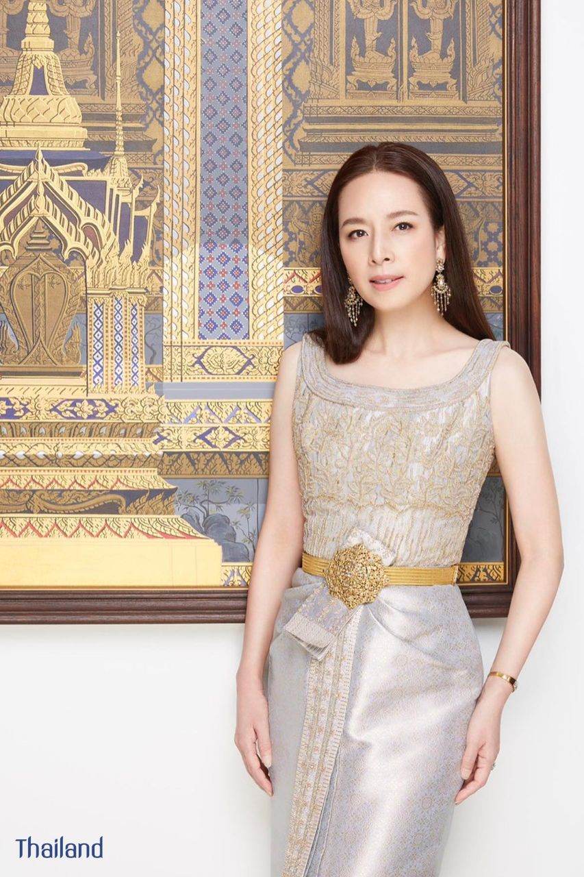 THAI DRESS, ชุดไทย: THAI NATIONAL COSTUME | THAILAND 🇹🇭