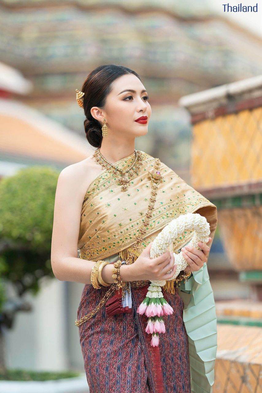 THAI DRESS, ชุดไทย: THAI NATIONAL COSTUME | THAILAND 🇹🇭