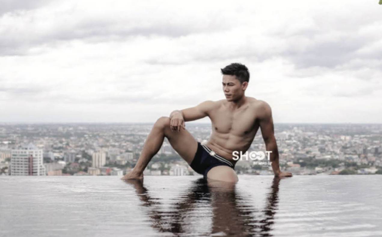 หนุ่มหล่อขึ้นปก 1025.4