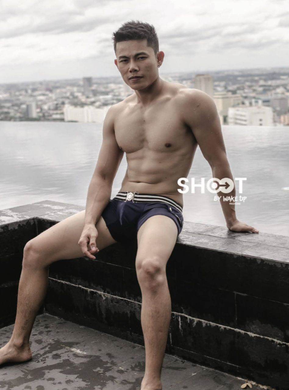 หนุ่มหล่อขึ้นปก 1025.4