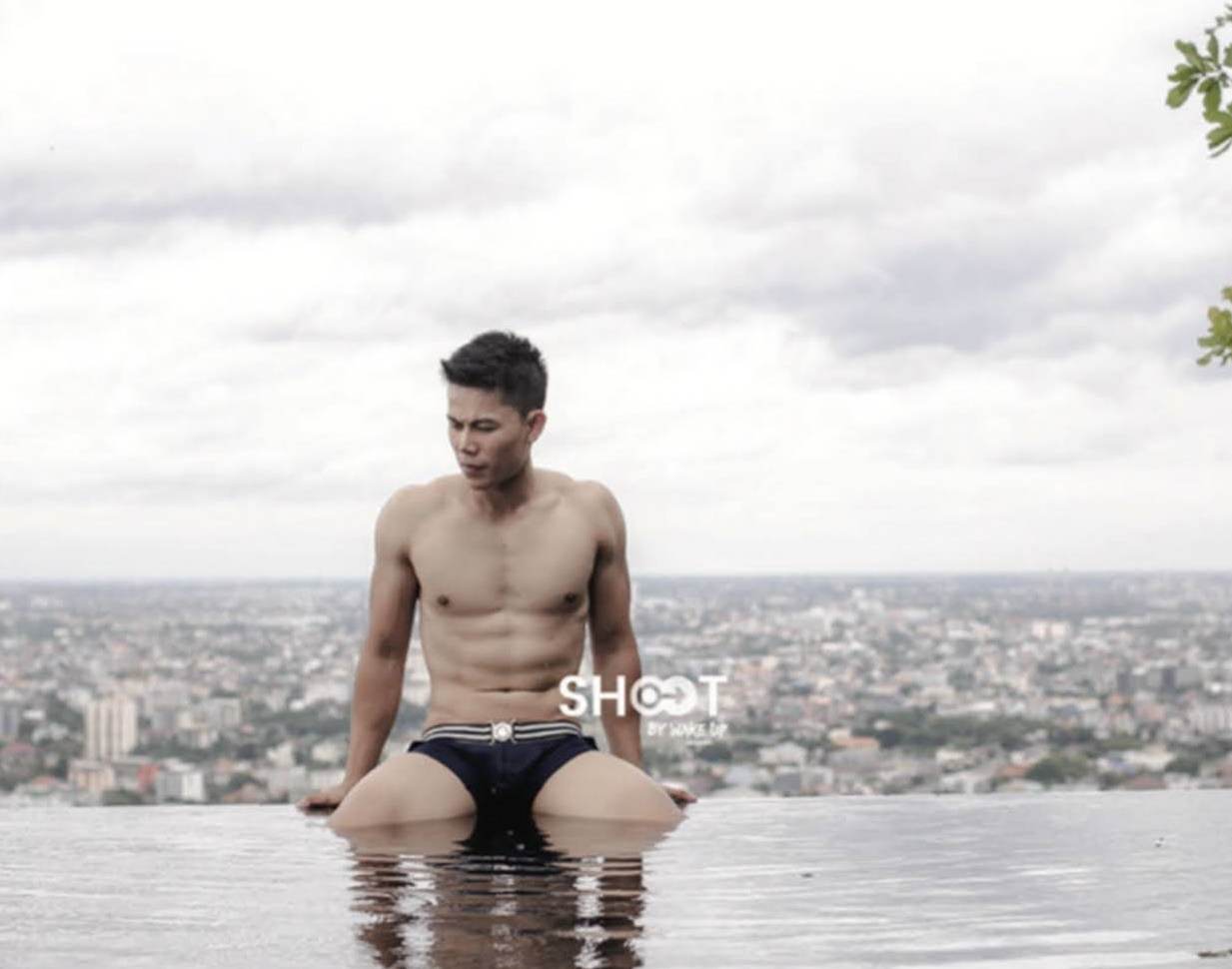 หนุ่มหล่อขึ้นปก 1025.4