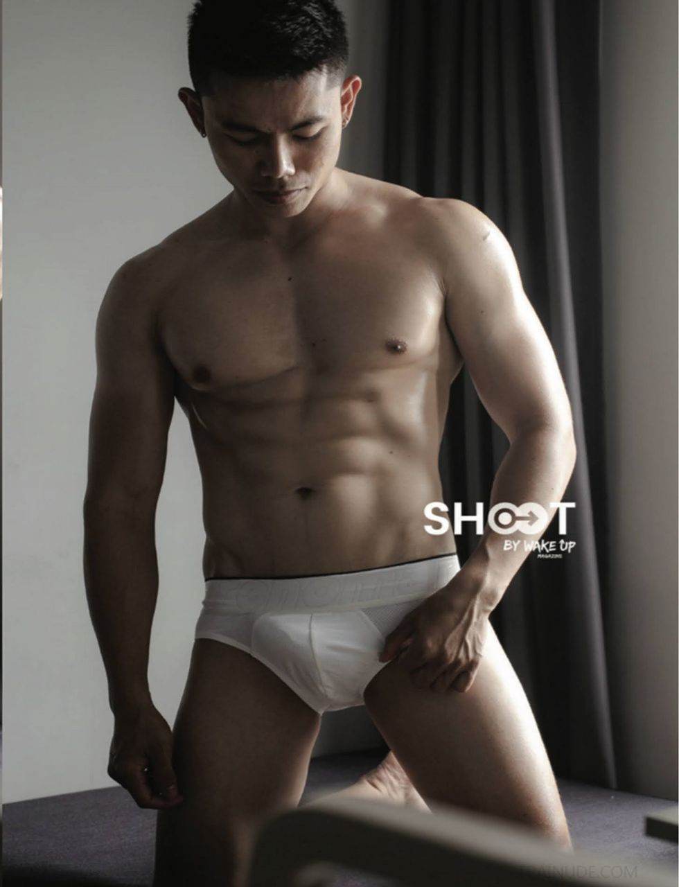 หนุ่มหล่อขึ้นปก 1025.4