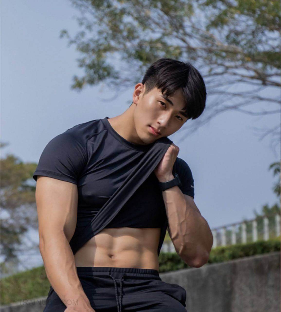 หนุ่มหล่อขึ้นปก 1027.4