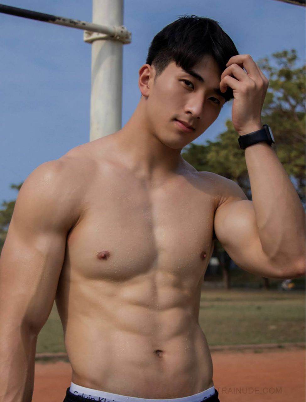 หนุ่มหล่อขึ้นปก 1027.4