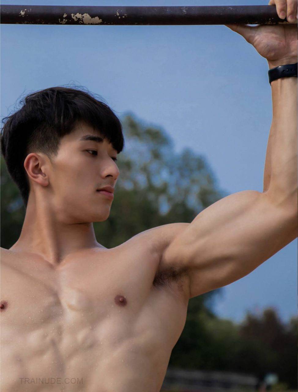 หนุ่มหล่อขึ้นปก 1027.4