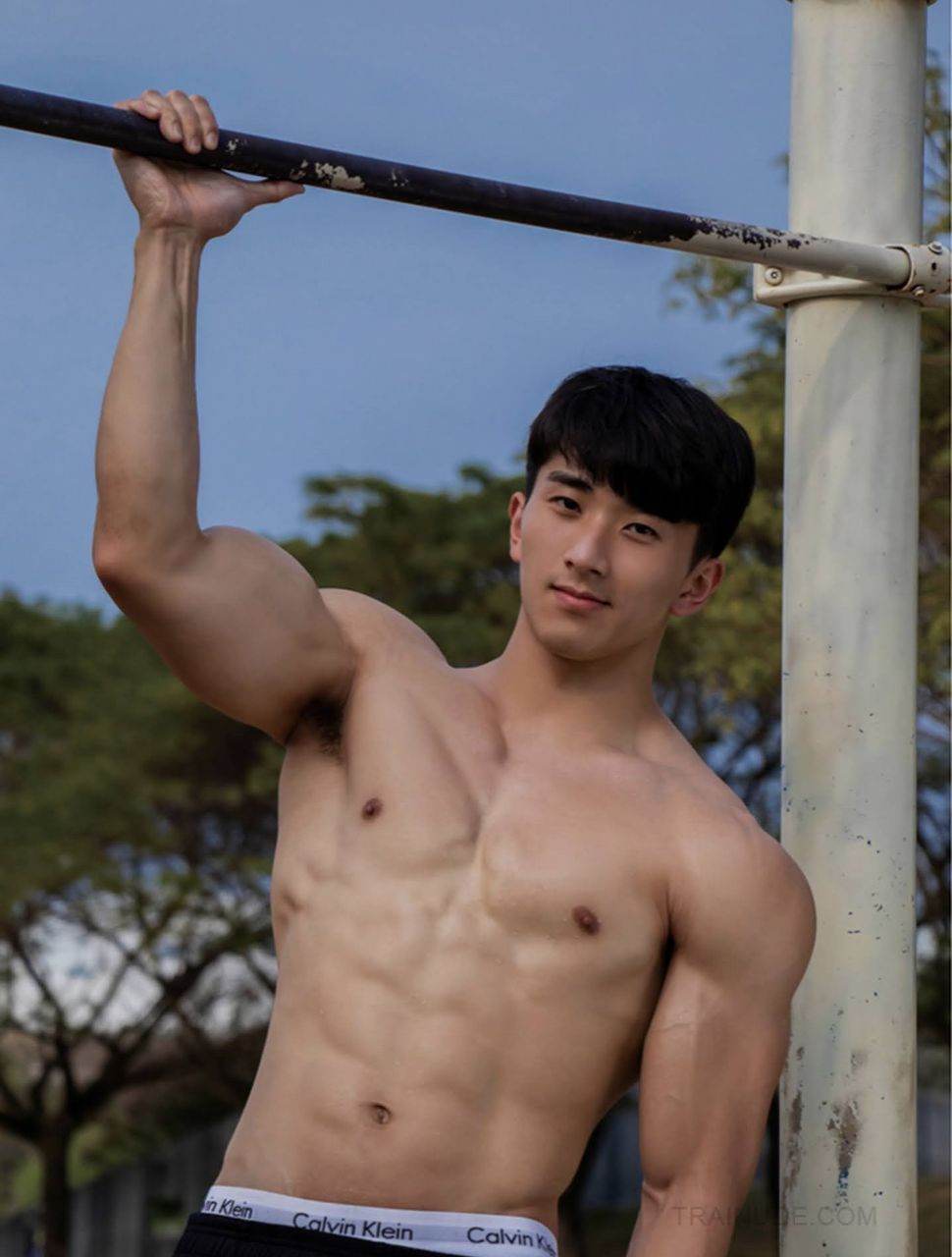 หนุ่มหล่อขึ้นปก 1027.4