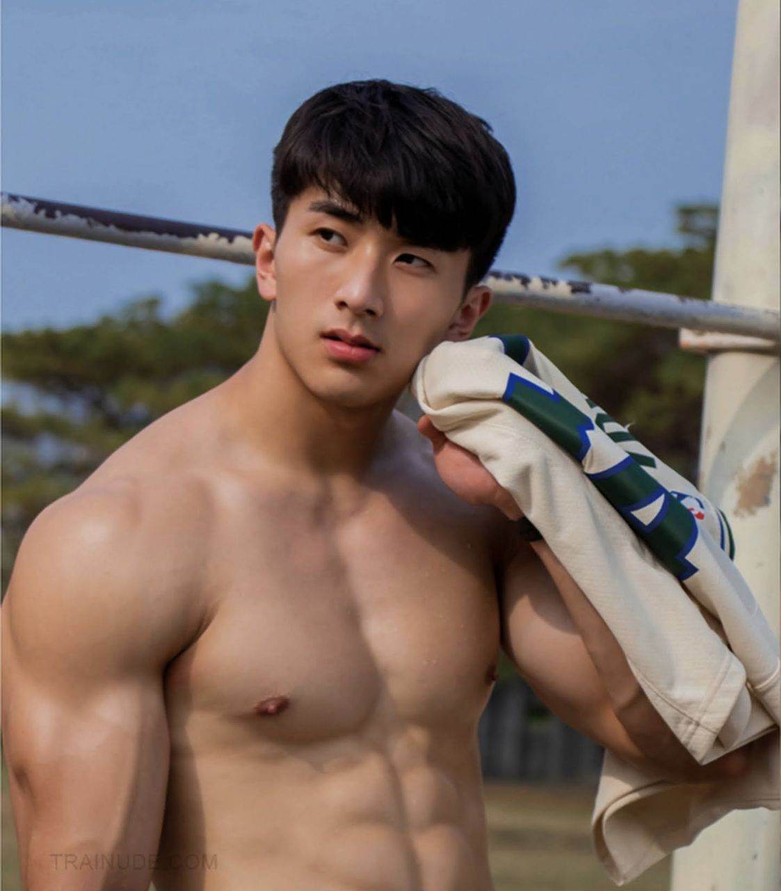 หนุ่มหล่อขึ้นปก 1027.4