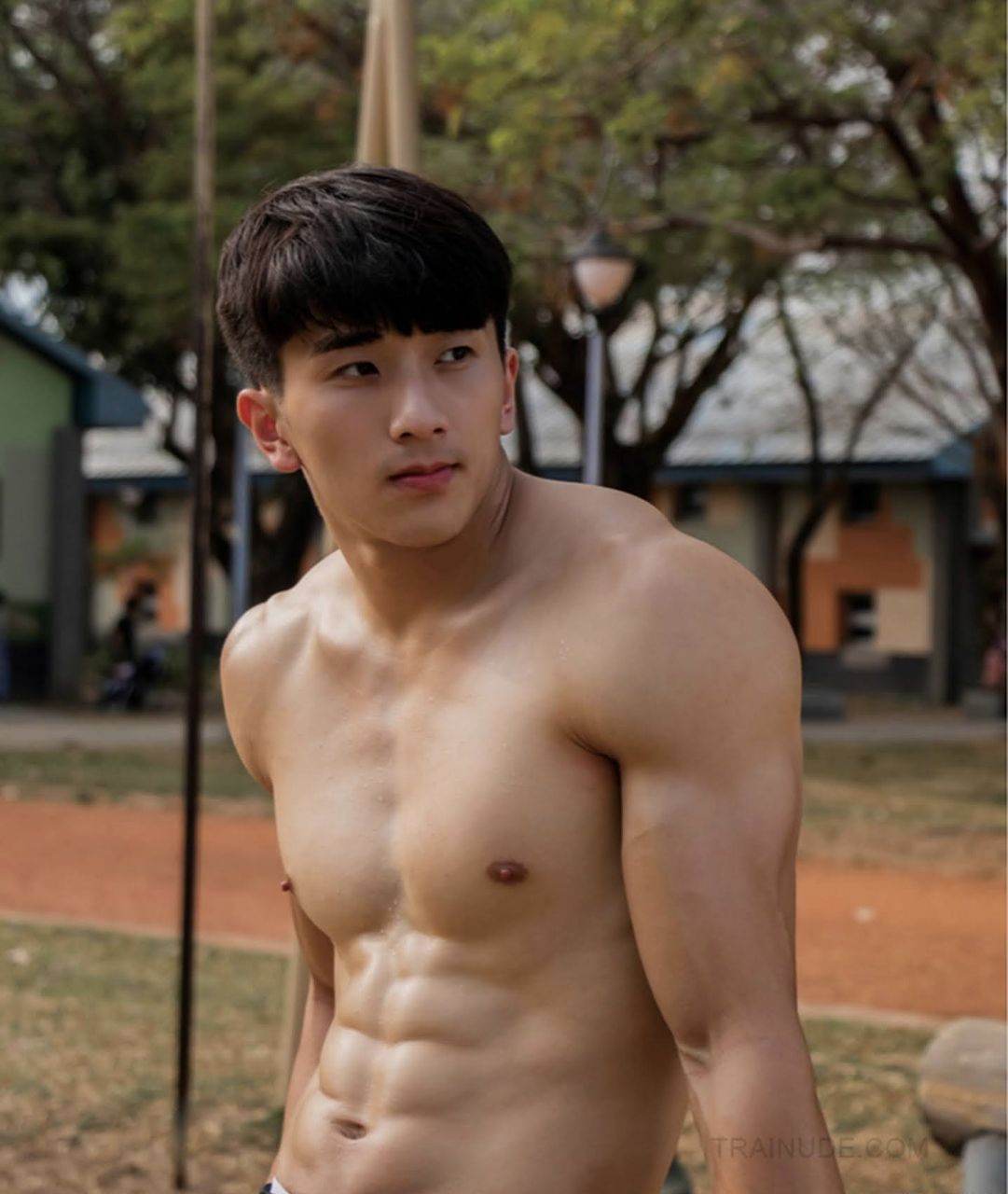 หนุ่มหล่อขึ้นปก 1027.4