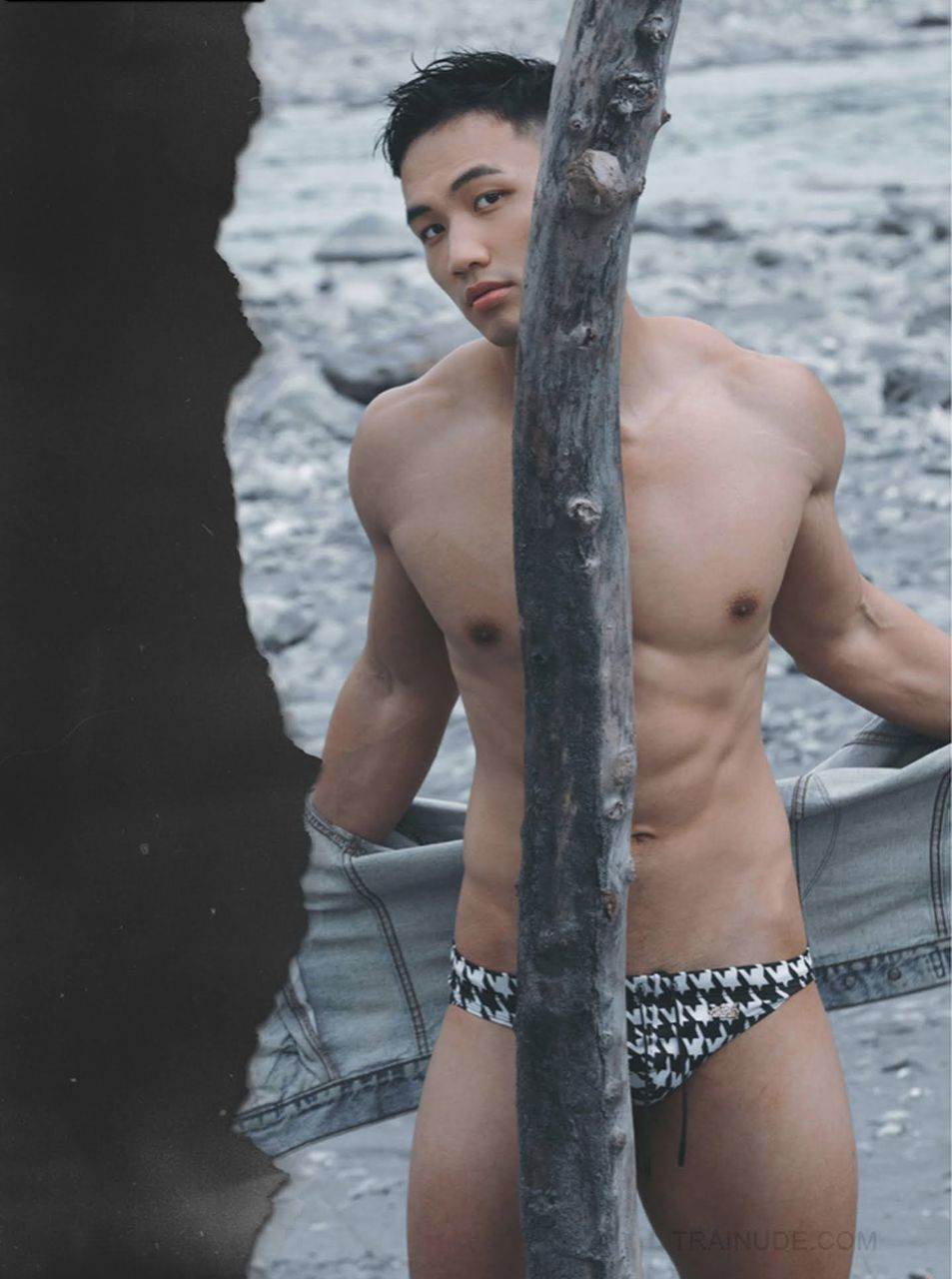 หนุ่มหล่อขึ้นปก 1028.4