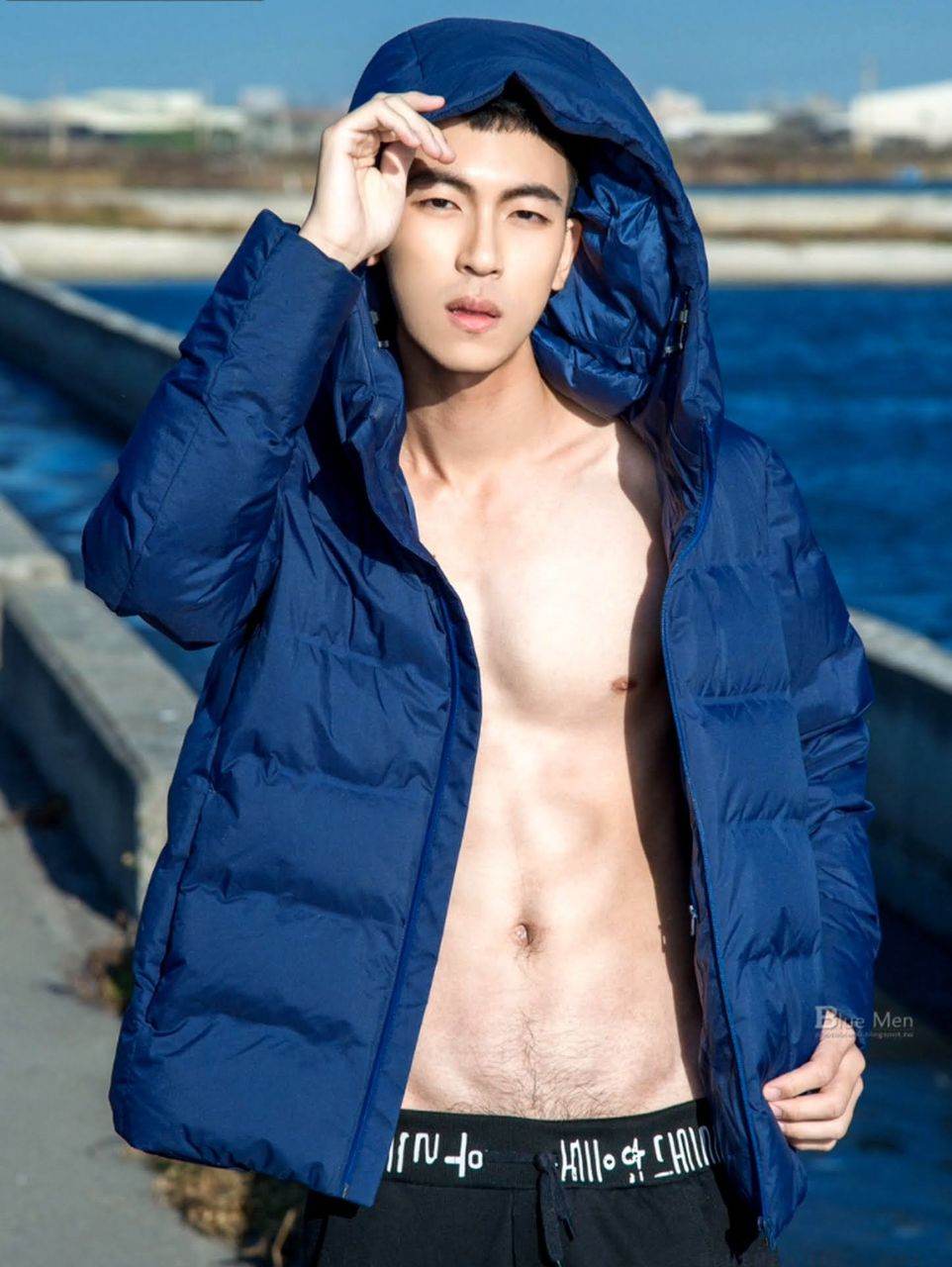 หนุ่มหล่อขึ้นปก 1029