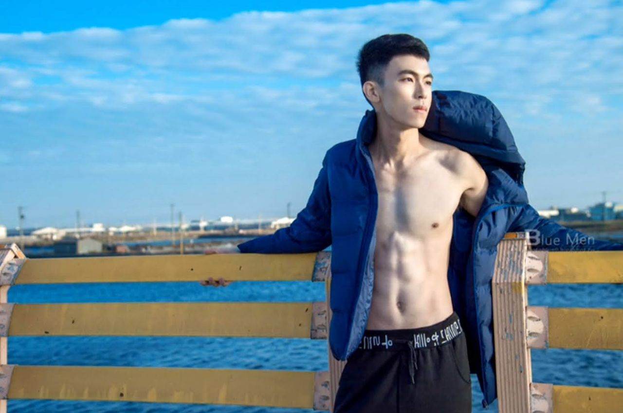 หนุ่มหล่อขึ้นปก 1029