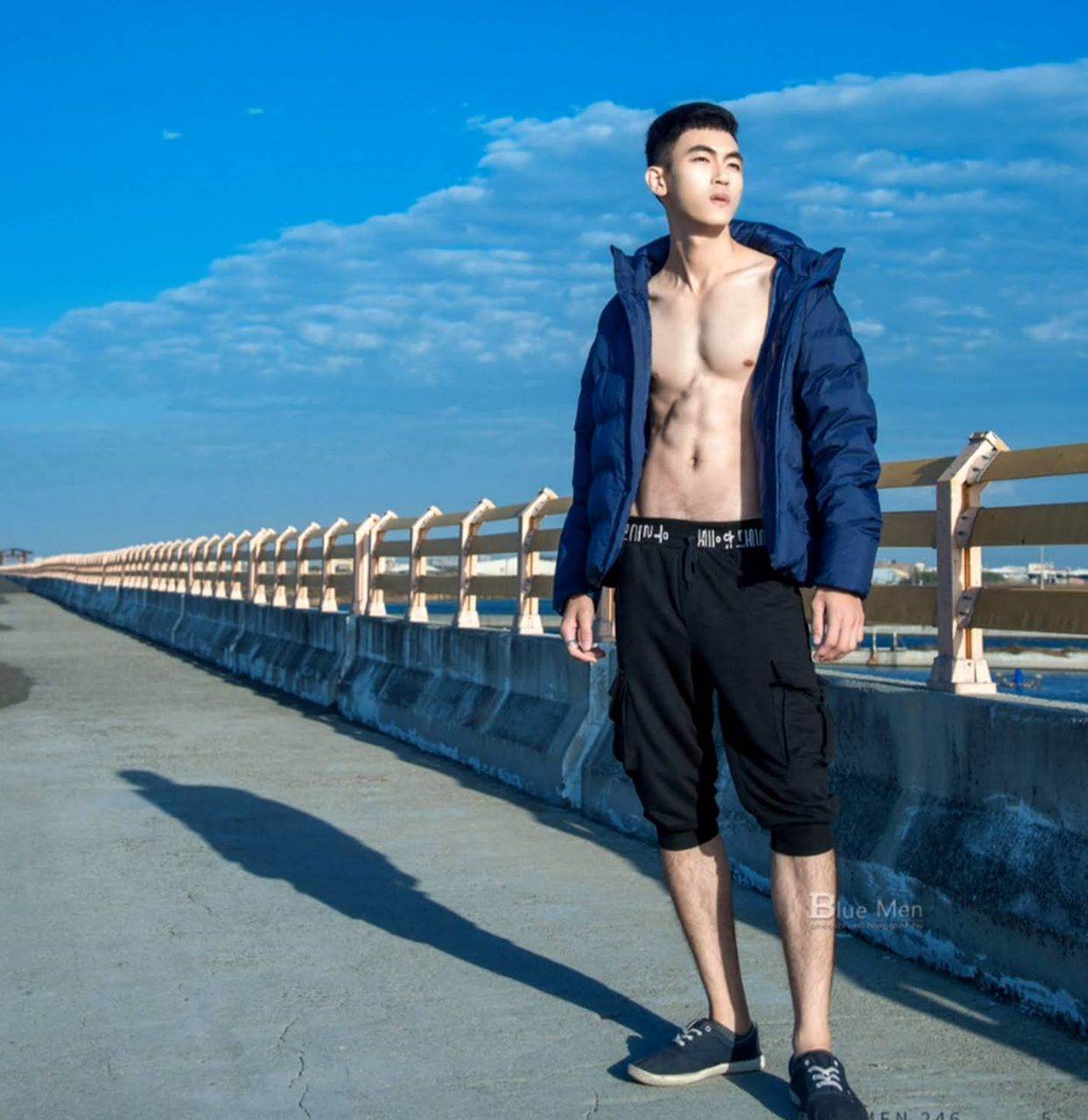 หนุ่มหล่อขึ้นปก 1029