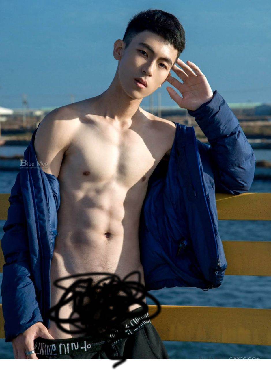 หนุ่มหล่อขึ้นปก 1029