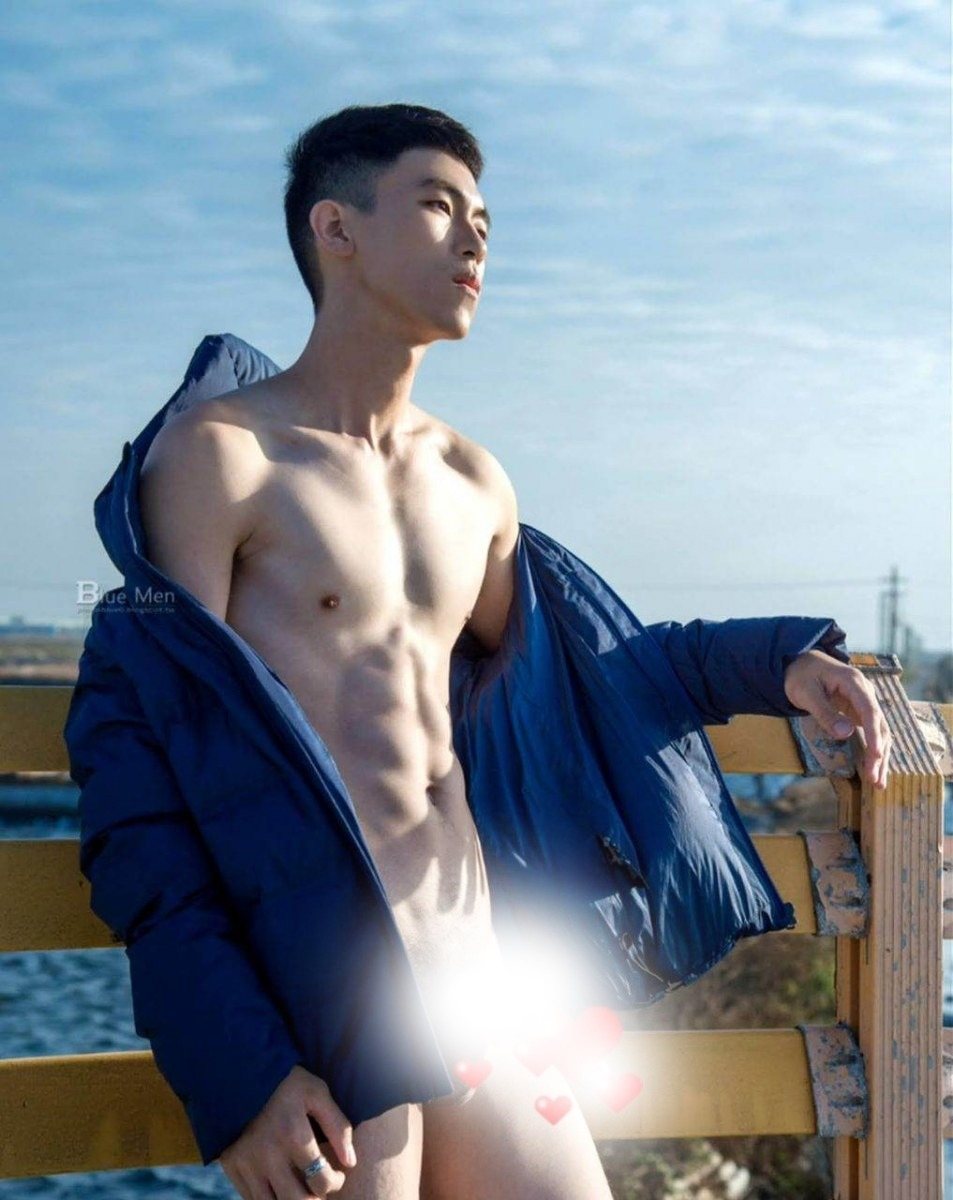 หนุ่มหล่อขึ้นปก 1029