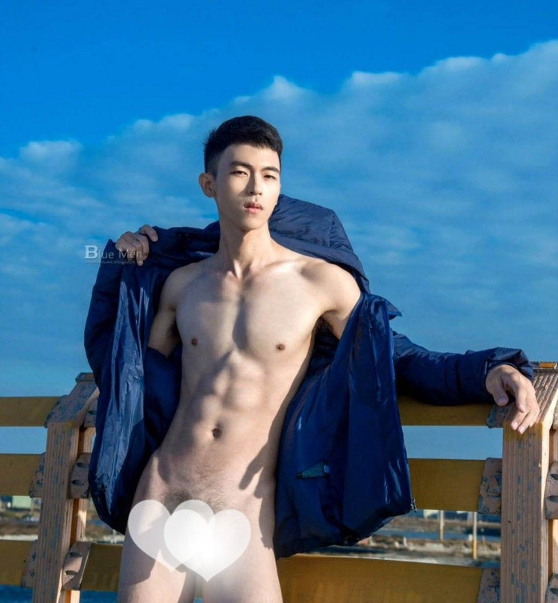 หนุ่มหล่อขึ้นปก 1029
