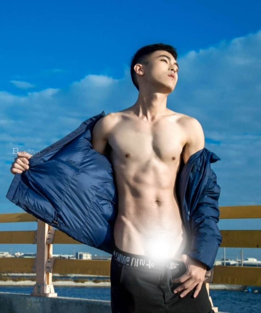 หนุ่มหล่อขึ้นปก 1029