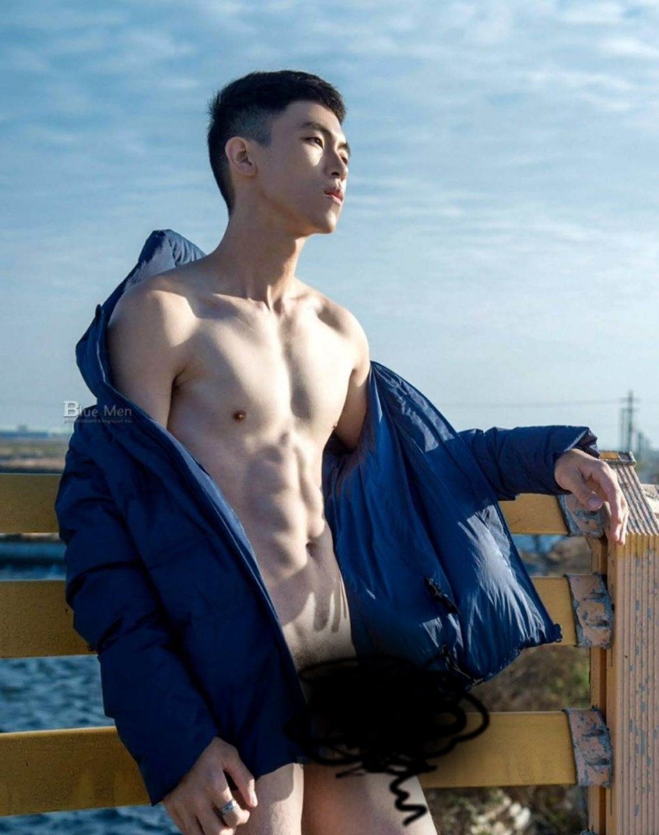 หนุ่มหล่อขึ้นปก 1029