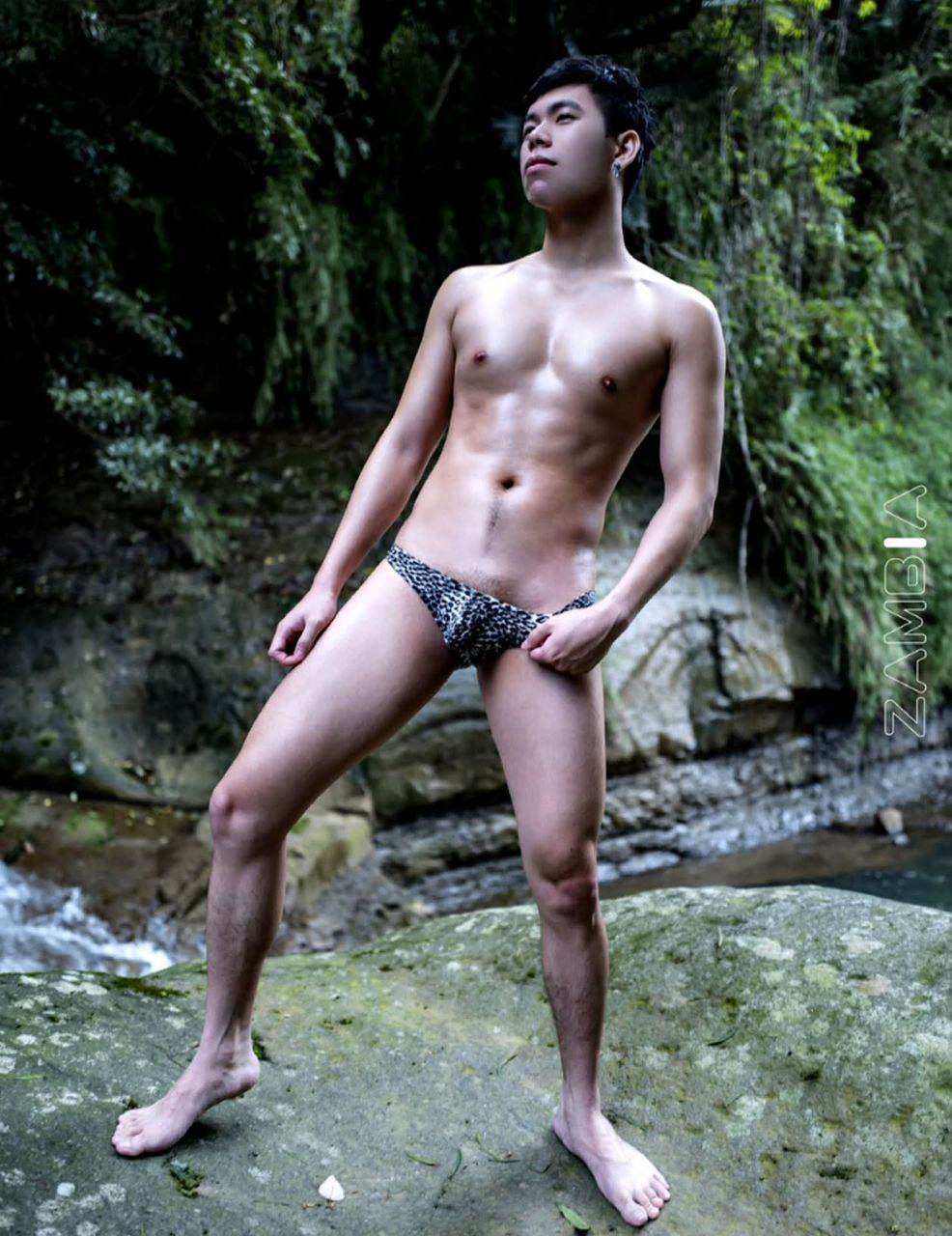 หนุ่มหล่อขึ้นปก 1031