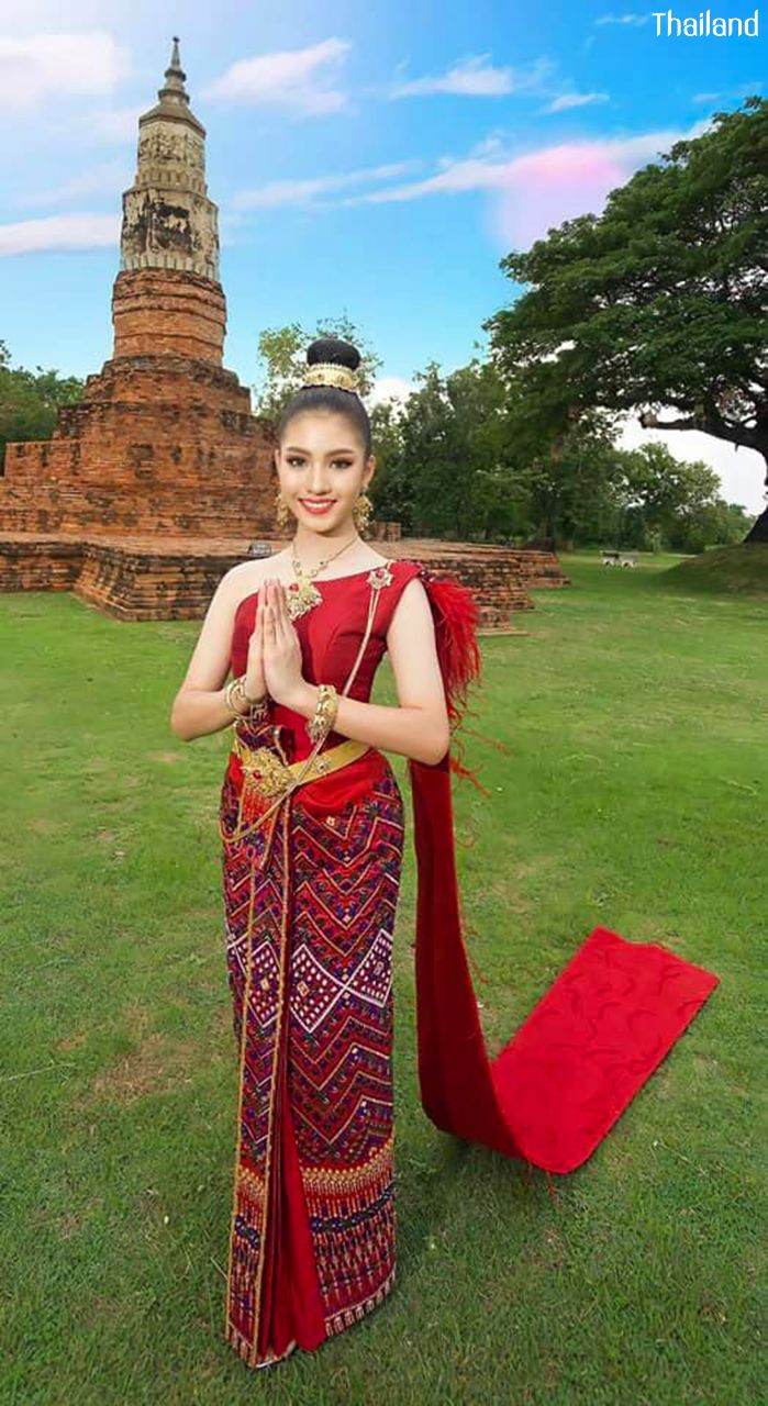 "Prae-wa Kalasin" TheQueen of Thai silk | THAILAND 🇹🇭