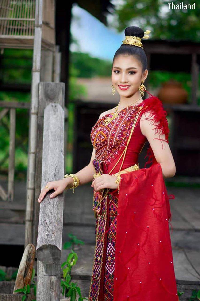 "Prae-wa Kalasin" TheQueen of Thai silk | THAILAND 🇹🇭