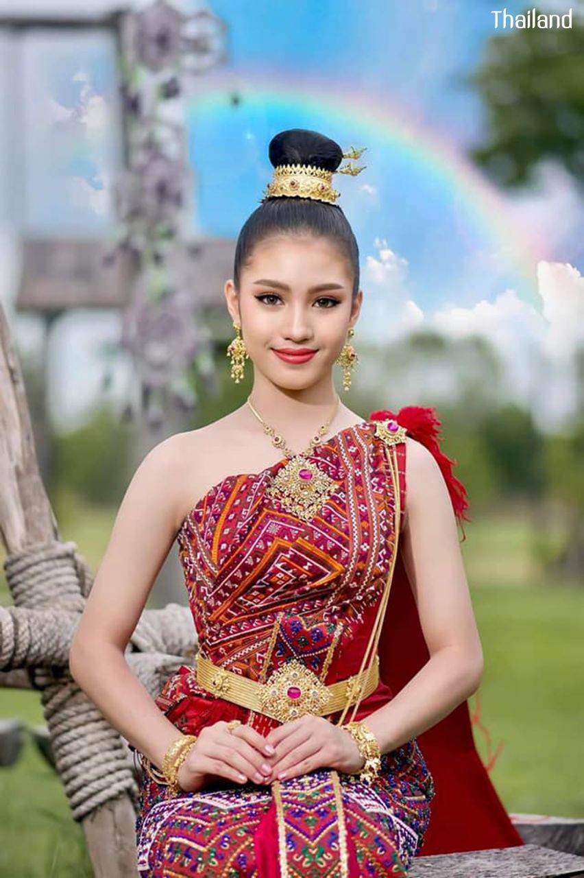 "Prae-wa Kalasin" TheQueen of Thai silk | THAILAND 🇹🇭