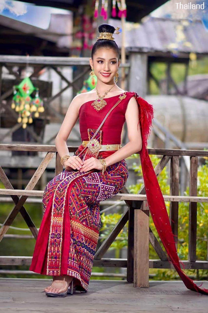 "Prae-wa Kalasin" TheQueen of Thai silk | THAILAND 🇹🇭