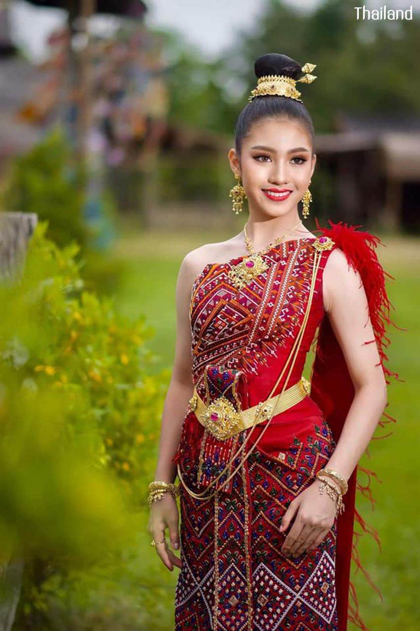 "Prae-wa Kalasin" TheQueen of Thai silk | THAILAND 🇹🇭