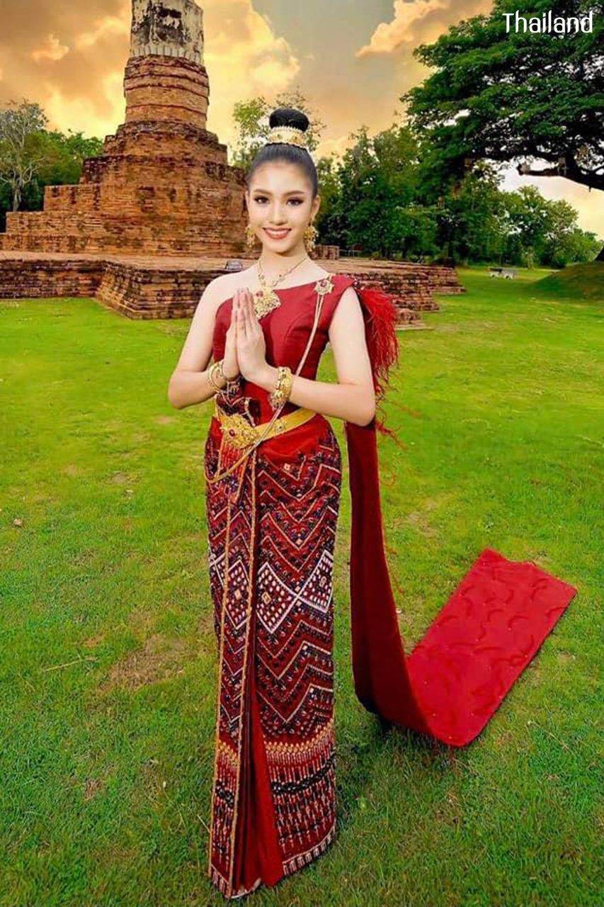 "Prae-wa Kalasin" TheQueen of Thai silk | THAILAND 🇹🇭