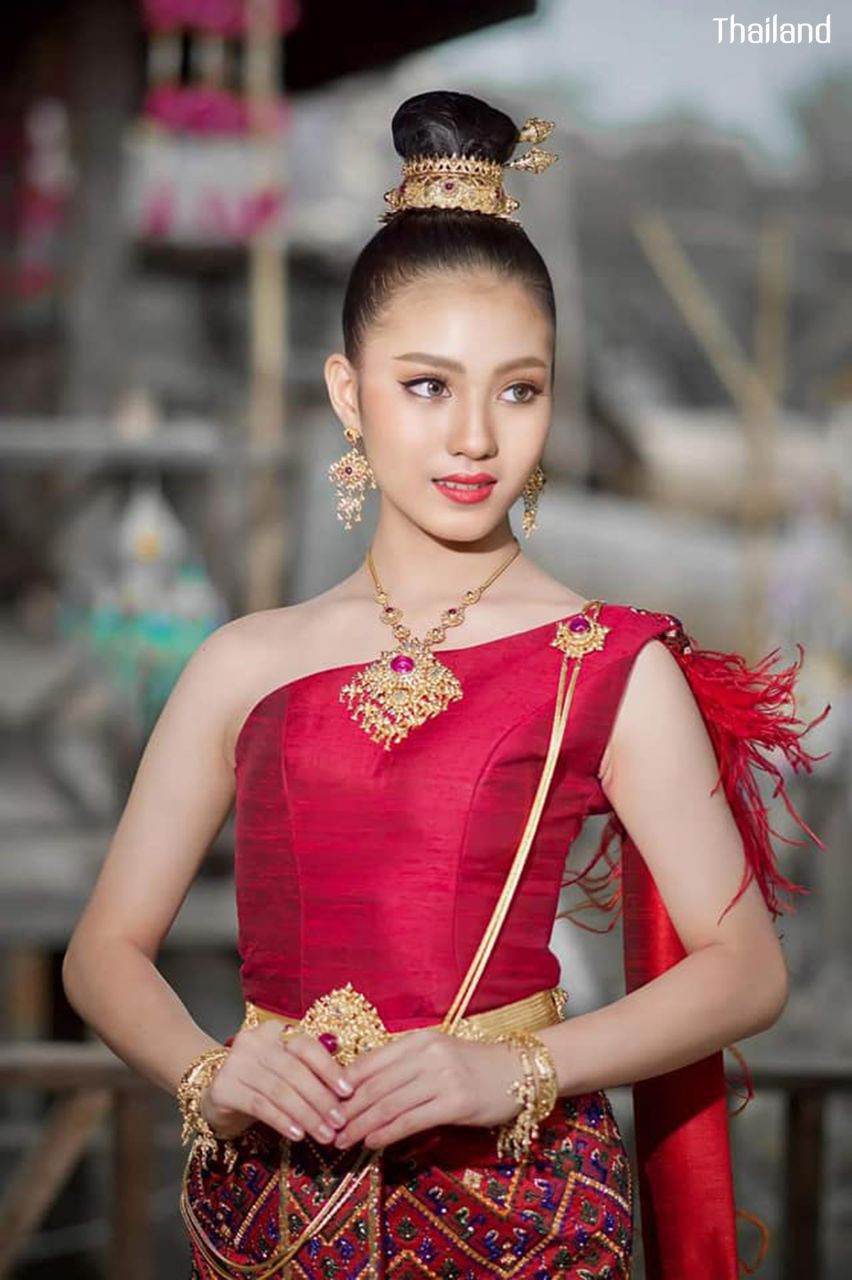 "Prae-wa Kalasin" TheQueen of Thai silk | THAILAND 🇹🇭