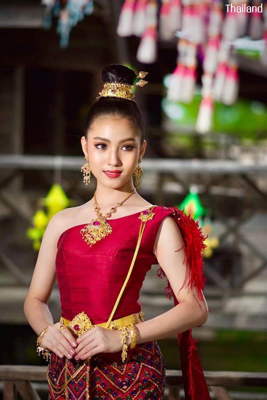 "Prae-wa Kalasin" TheQueen of Thai silk | THAILAND 🇹🇭