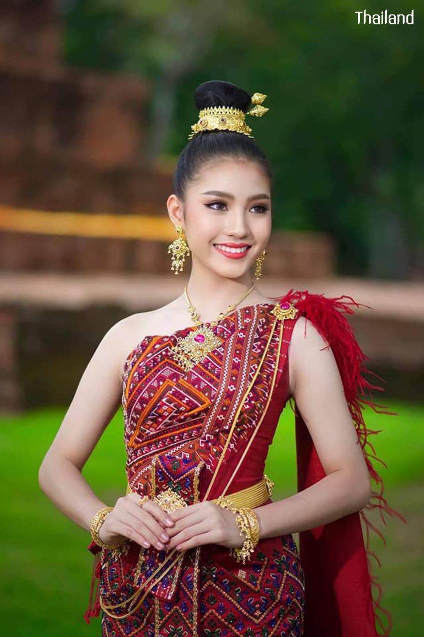 "Prae-wa Kalasin" TheQueen of Thai silk | THAILAND 🇹🇭