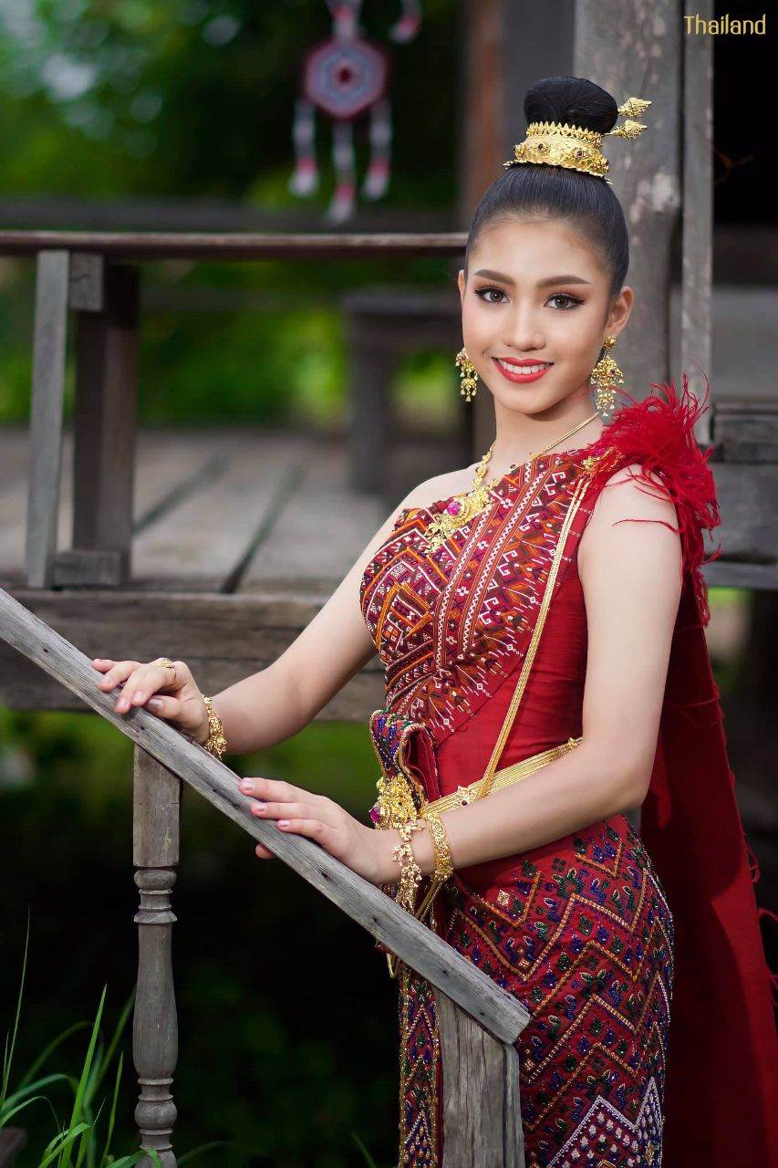 "Prae-wa Kalasin" TheQueen of Thai silk | THAILAND 🇹🇭