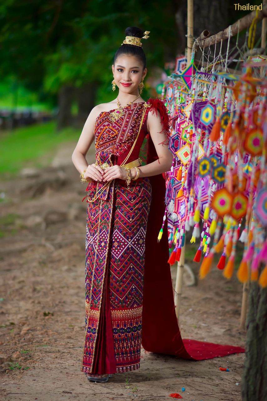 "Prae-wa Kalasin" TheQueen of Thai silk | THAILAND 🇹🇭