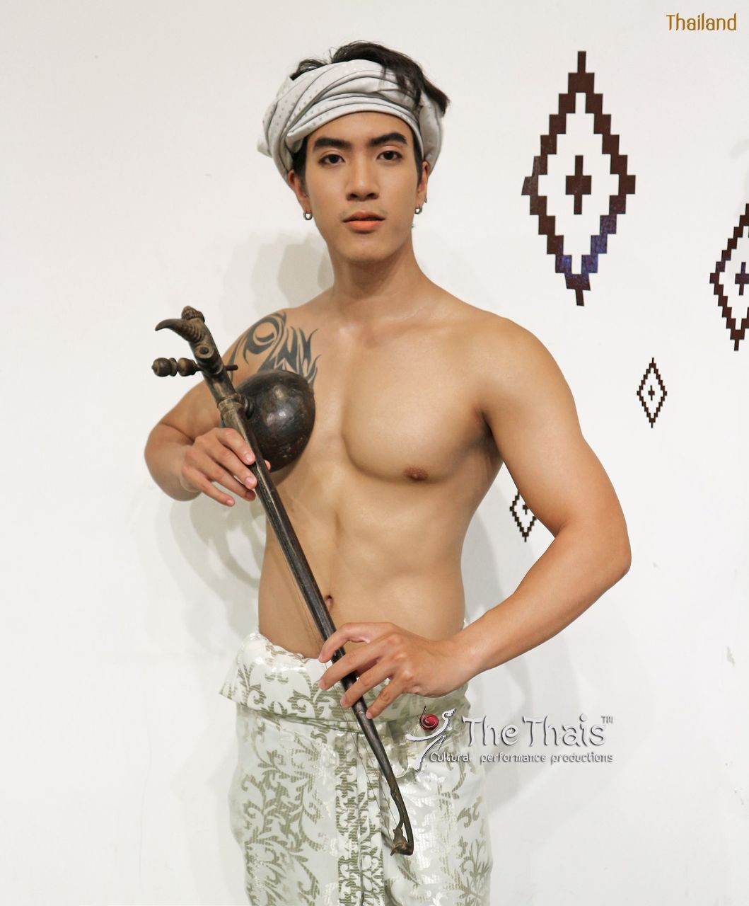 PHIN PIA (พิณเปี๊ยะ) Thai Lanna Musical Instrument | THAILAND 🇹🇭