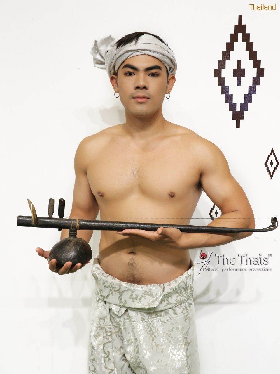 PHIN PIA (พิณเปี๊ยะ) Thai Lanna Musical Instrument | THAILAND 🇹🇭
