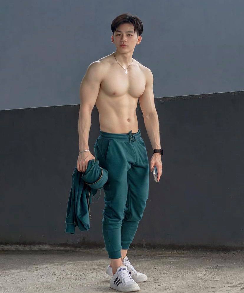 ถอดโชว์เรือนร่าง 2720
