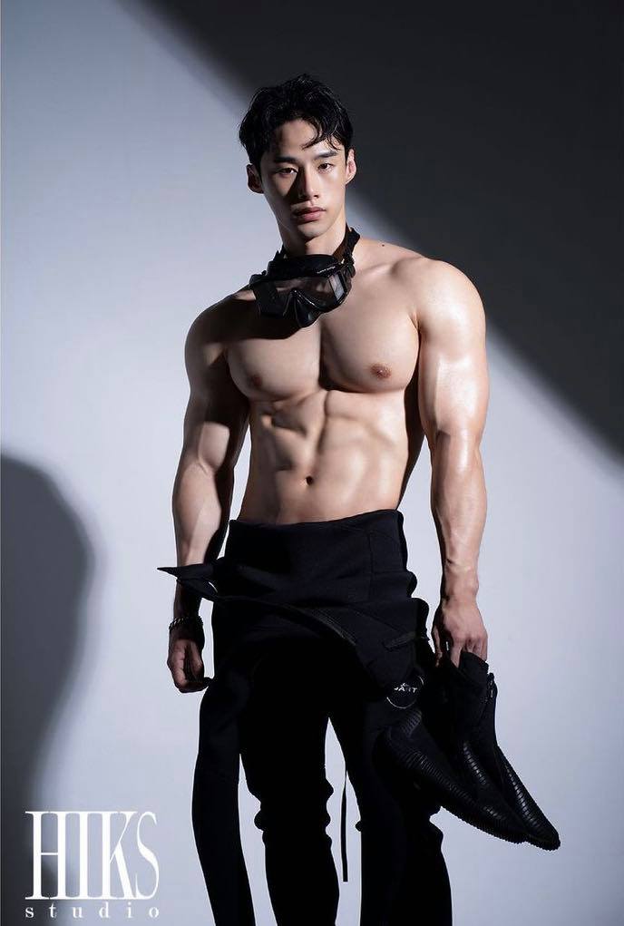 ถอดโชว์เรือนร่าง 2720